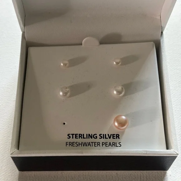 R.H. Macy's Sterling Silver Freshwater Pearl Stud Earrings - Picture 1 of 2